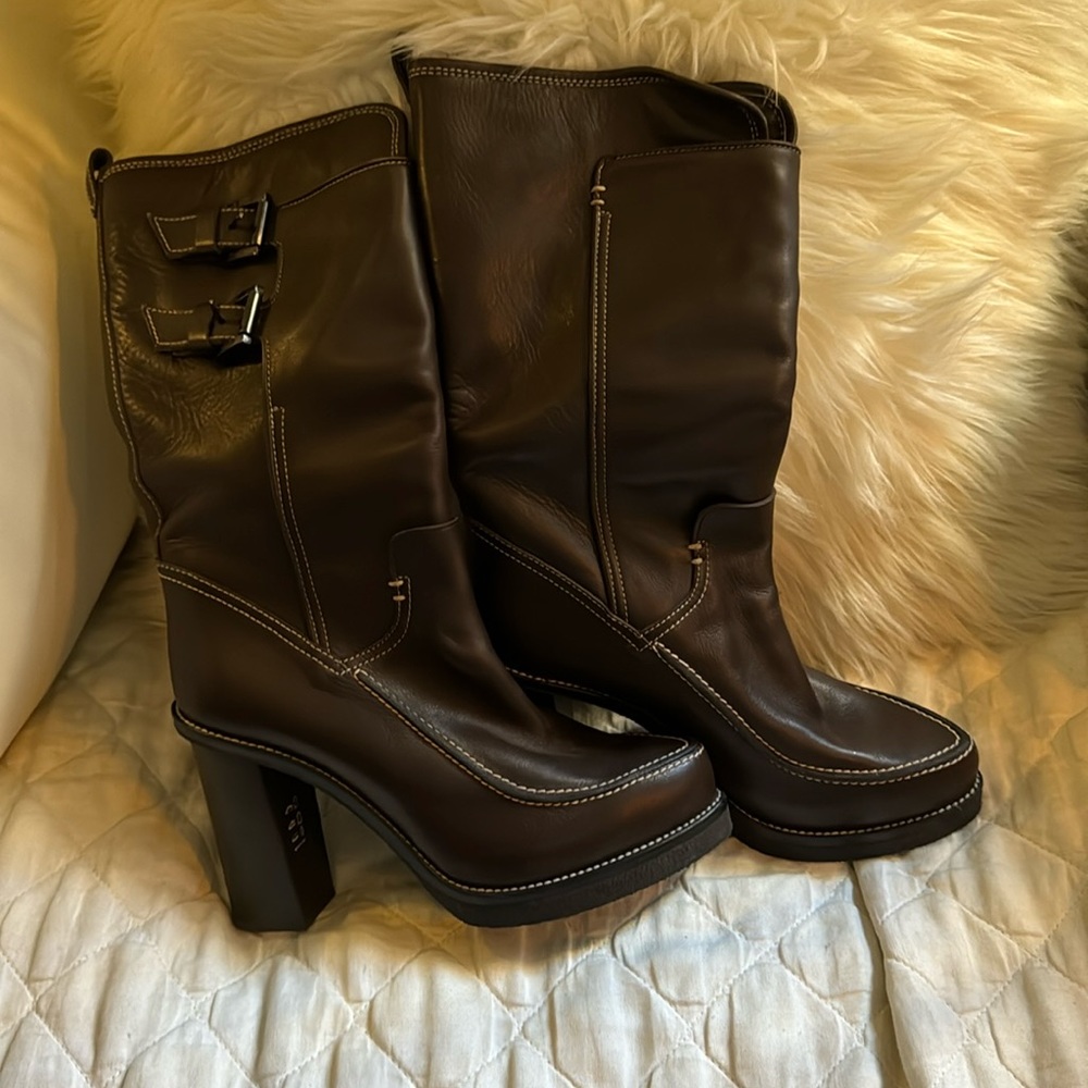 Tod’s Women’s Leather Boots with Buckle detail